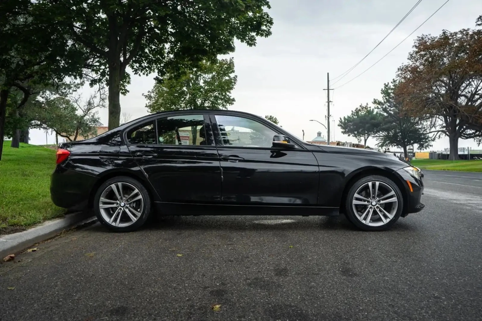 BMW 330 xDrive, снимка 2 - Автомобили и джипове - 56070757