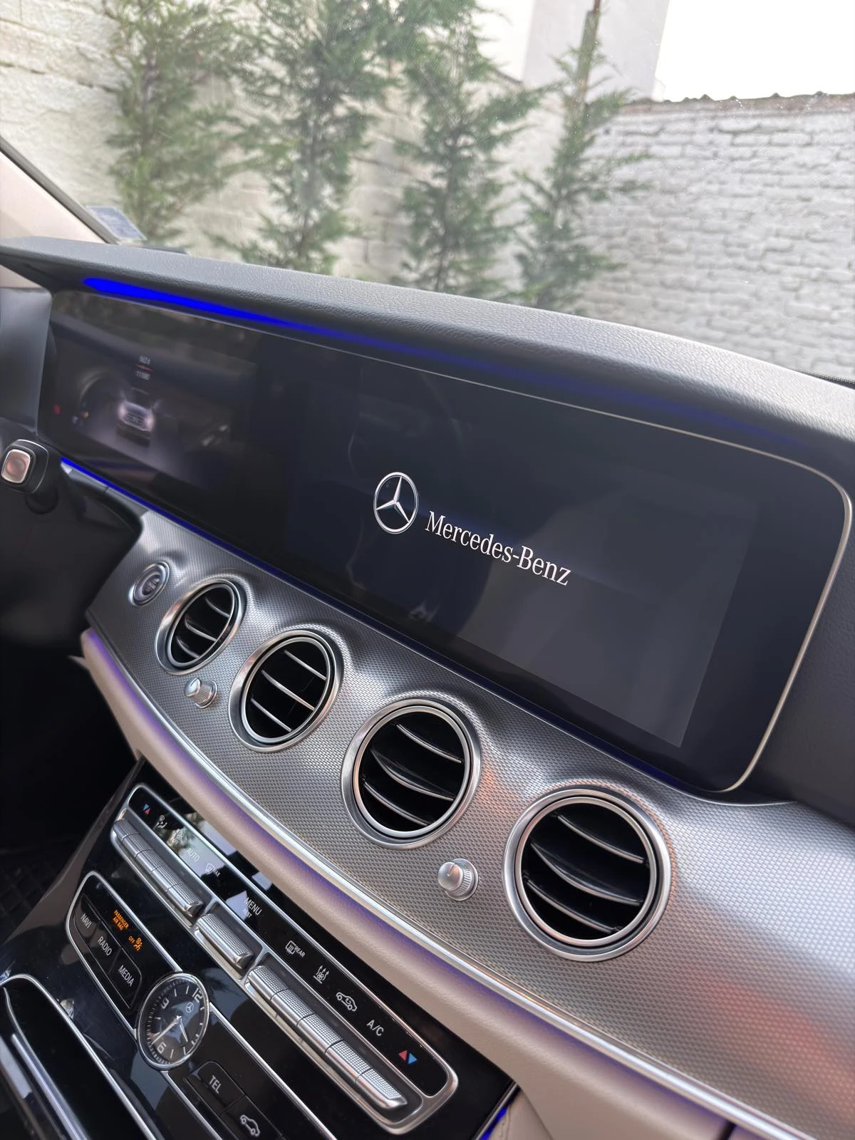 Mercedes-Benz E 220 4 matic, снимка 6 - Автомобили и джипове - 56514640