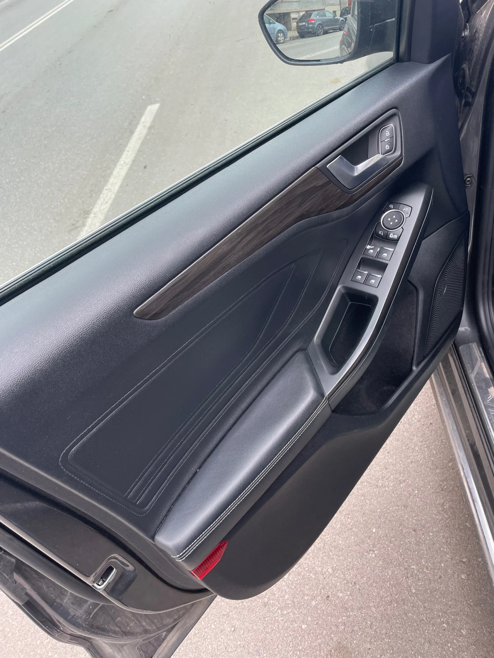 Ford Focus 1.5 Eco Boost Vignale, снимка 11 - Автомобили и джипове - 56740217