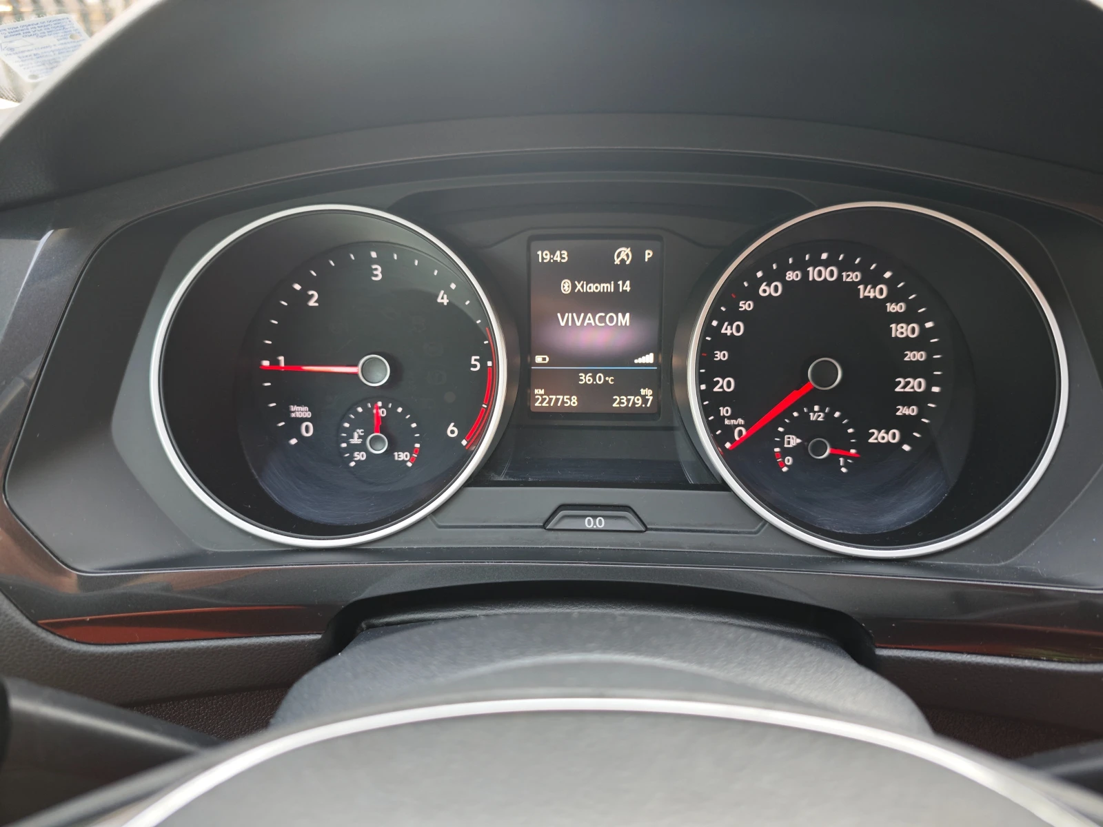 VW Tiguan 2.0TDI 4MOTION 190hp DSG, снимка 8 - Автомобили и джипове - 53939761