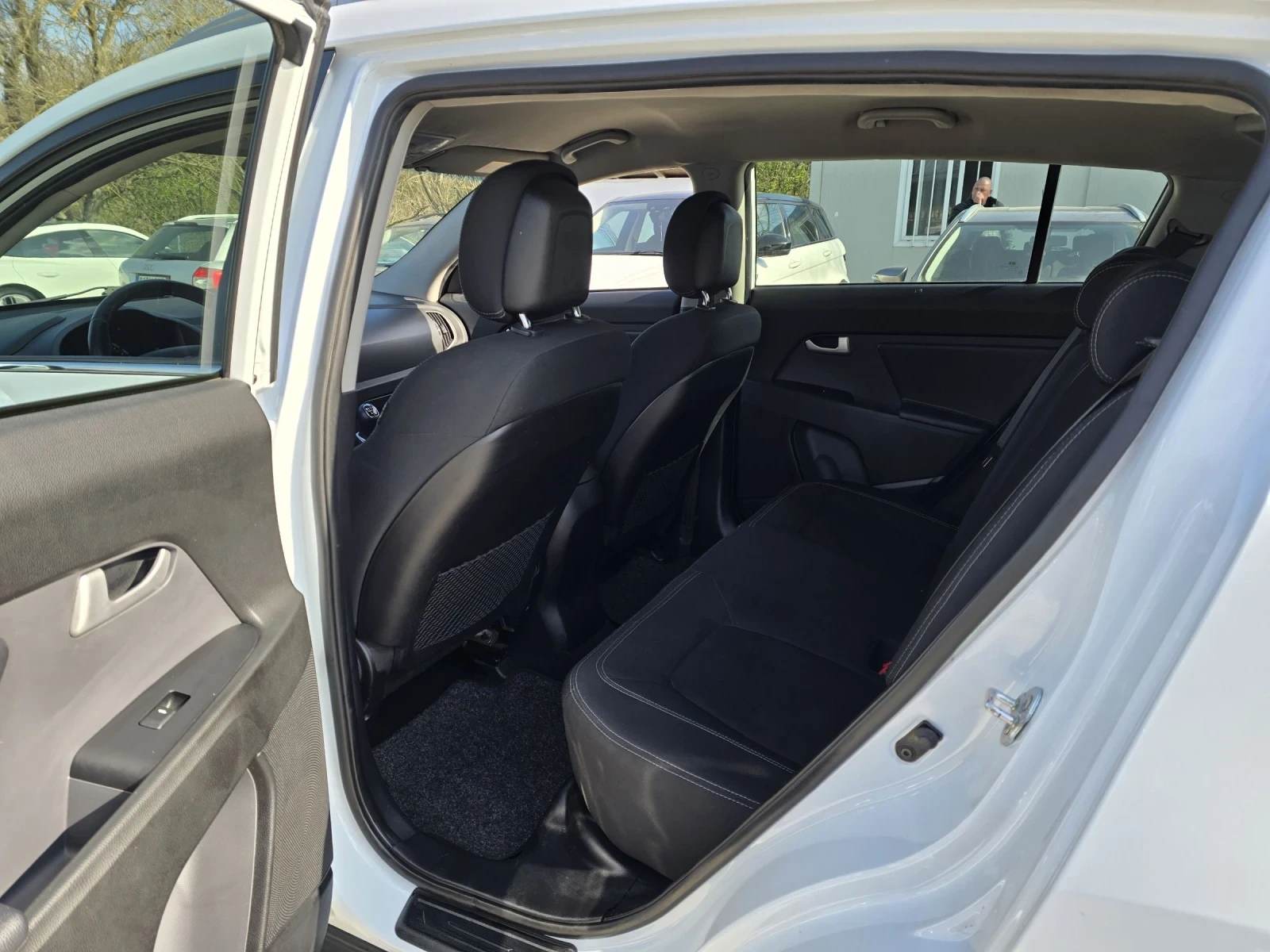 Kia Sportage 1.7crdi 116к.с 2WD Топ състояние 2, снимка 12 - Автомобили и джипове - 54042688