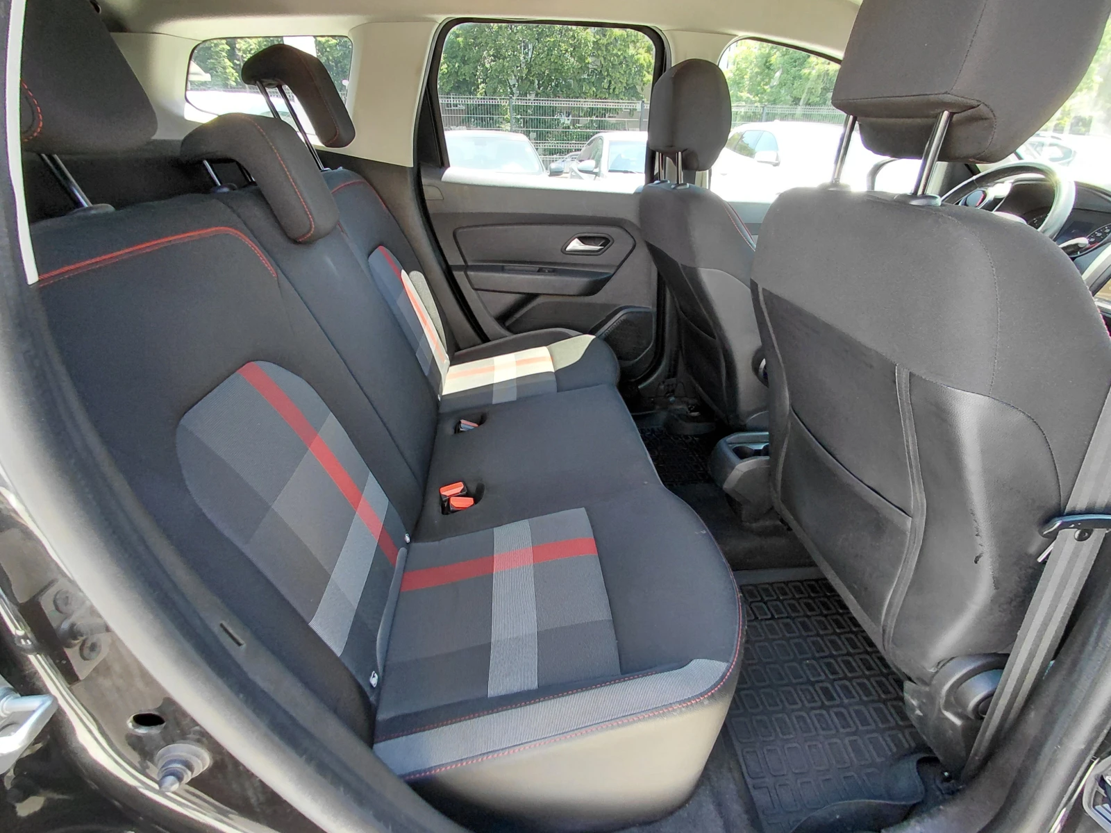 Dacia Duster 1.5dCi/115�.�/4x4/Red Line | Mobile.bg � ����������� 14