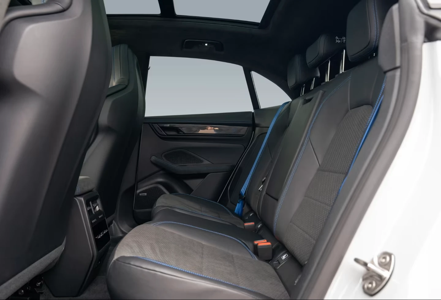 Porsche Macan GTS* DISTR* 360CAM* HEAD-UP* BOSE* MEMORY* , снимка 14 - Автомобили и джипове - 55664563