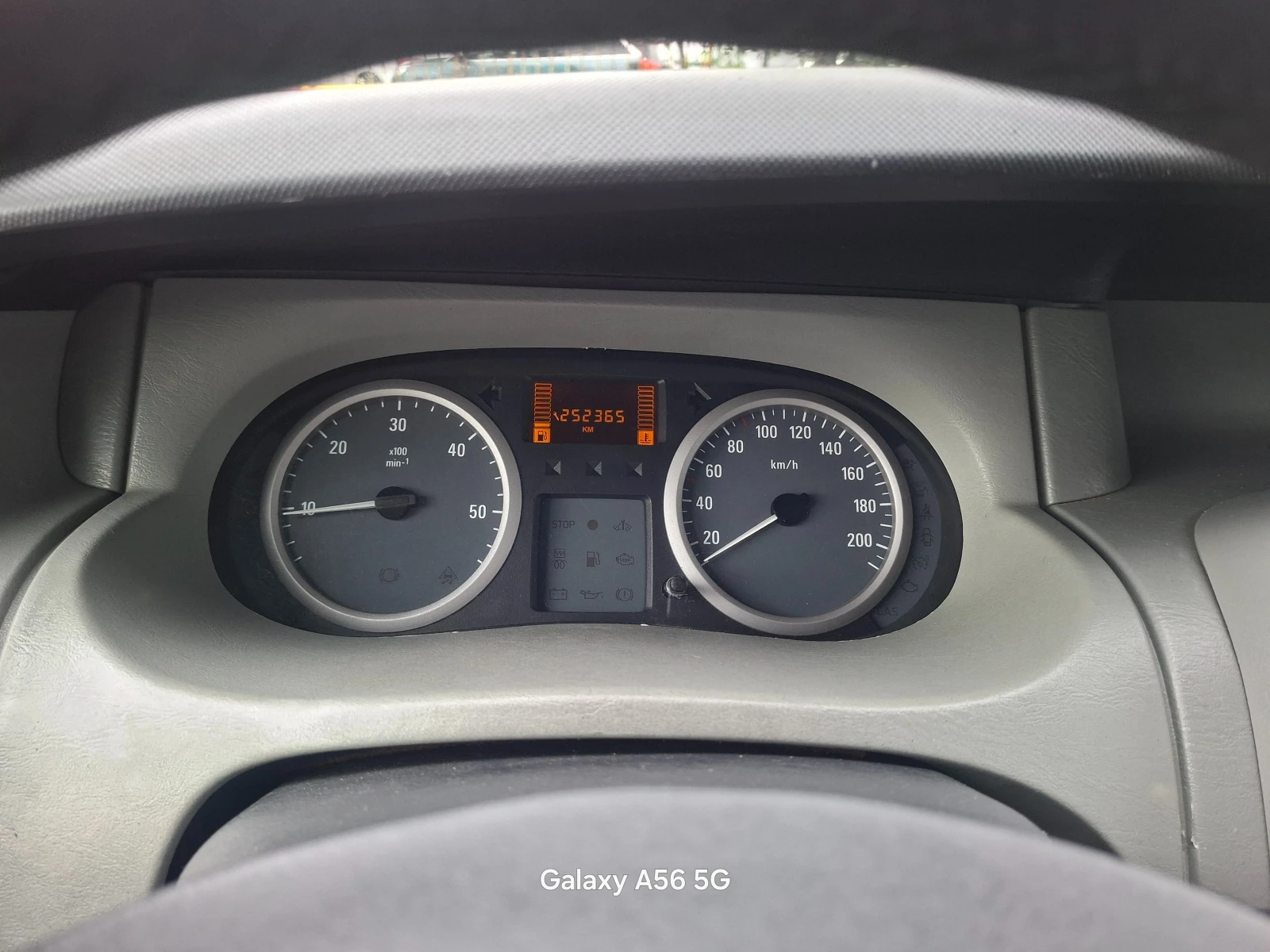 Opel Vivaro 2, 5 cdti 145кс., снимка 10 - Бусове и автобуси - 54613201