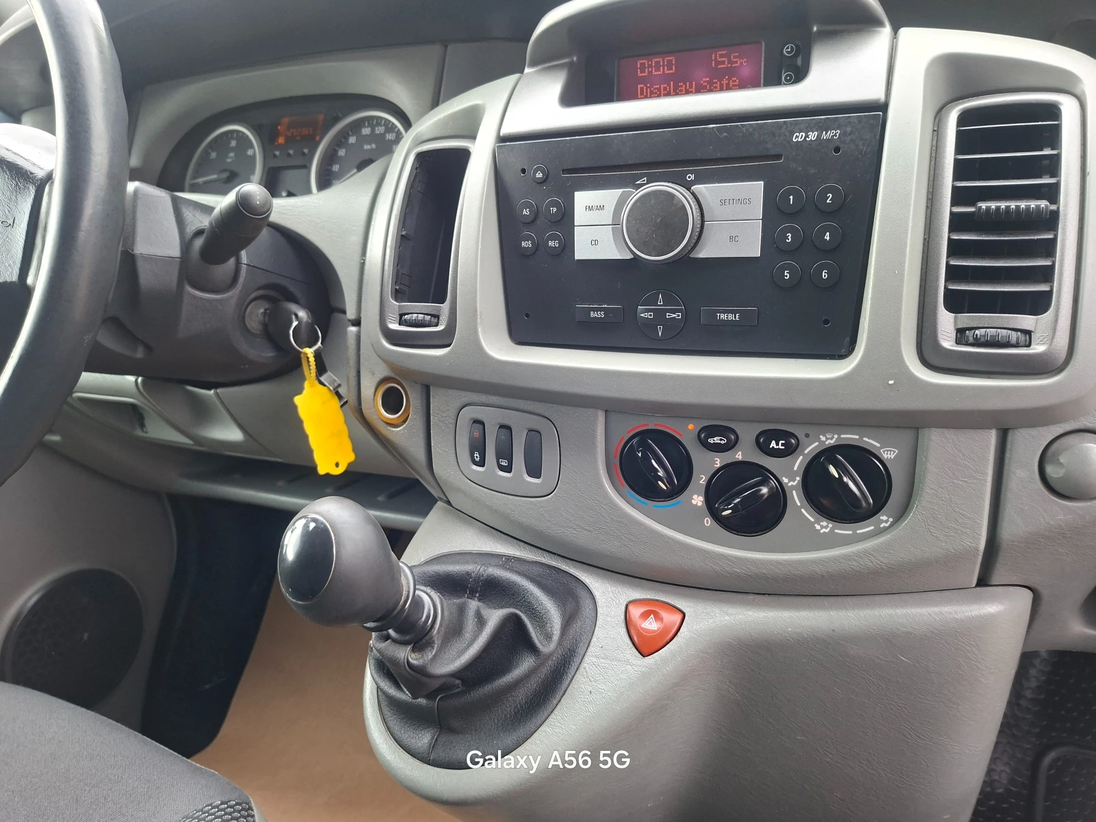 Opel Vivaro 2, 5 cdti 145кс., снимка 9 - Бусове и автобуси - 54613201