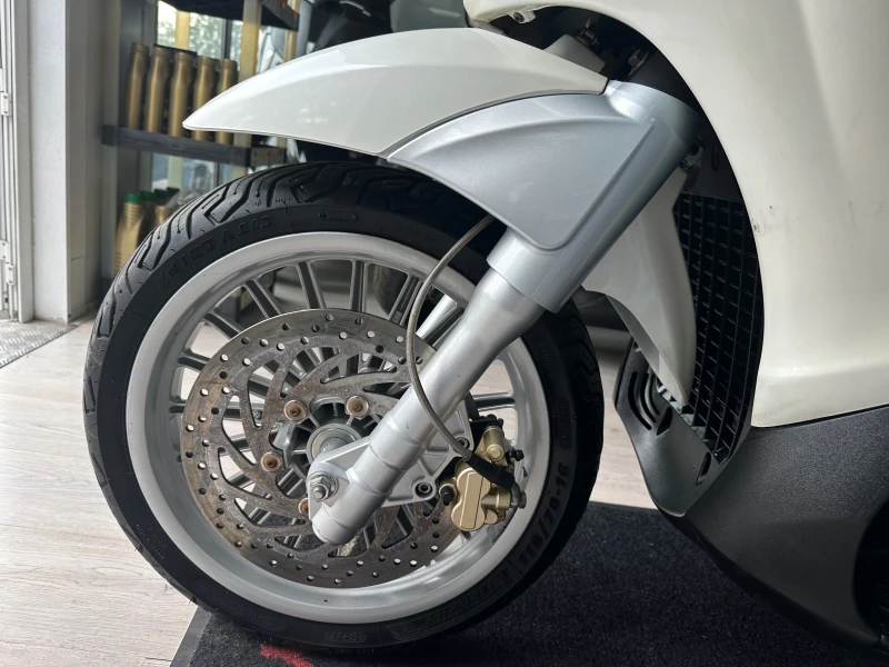 Piaggio Beverly 300i LED 02.2013г., снимка 9 - Мотоциклети и мототехника - 51682130
