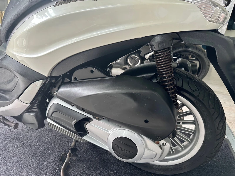 Piaggio Beverly 300i LED 02.2013г., снимка 10 - Мотоциклети и мототехника - 51682130