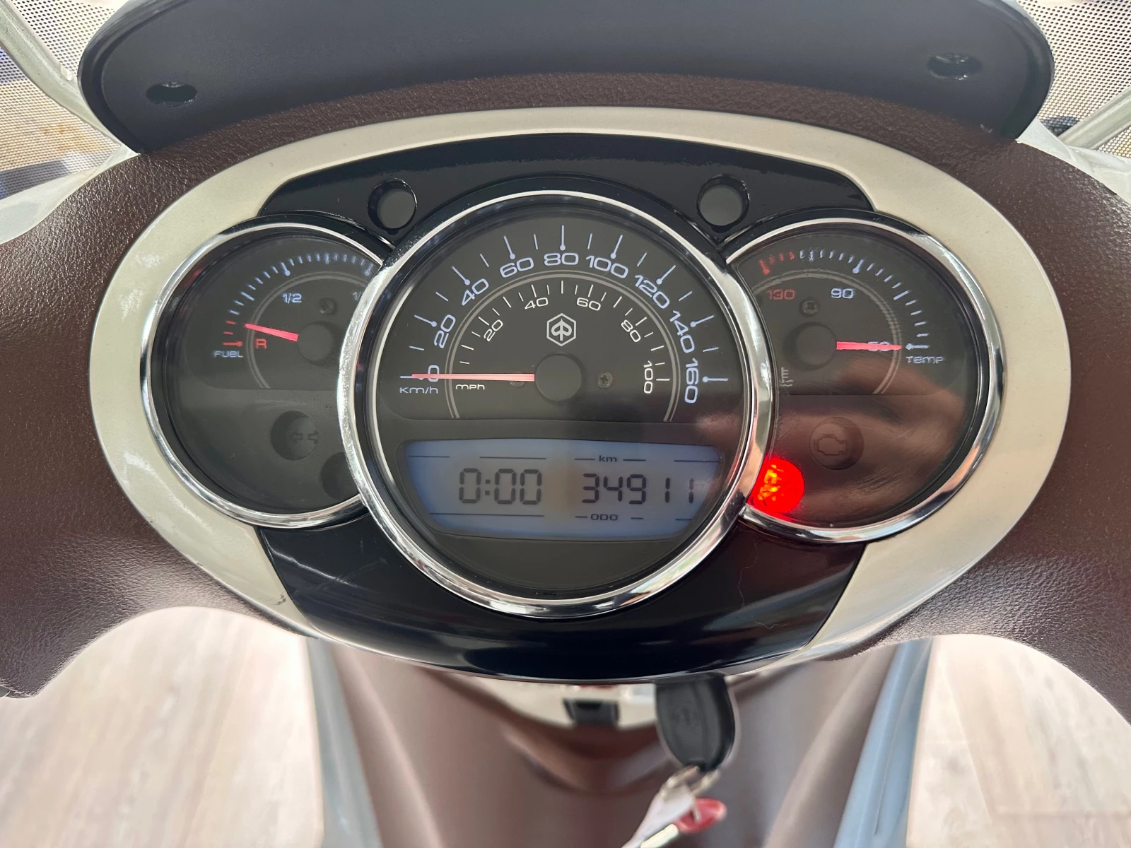Piaggio Beverly 300i LED 02.2013г. - изображение 2