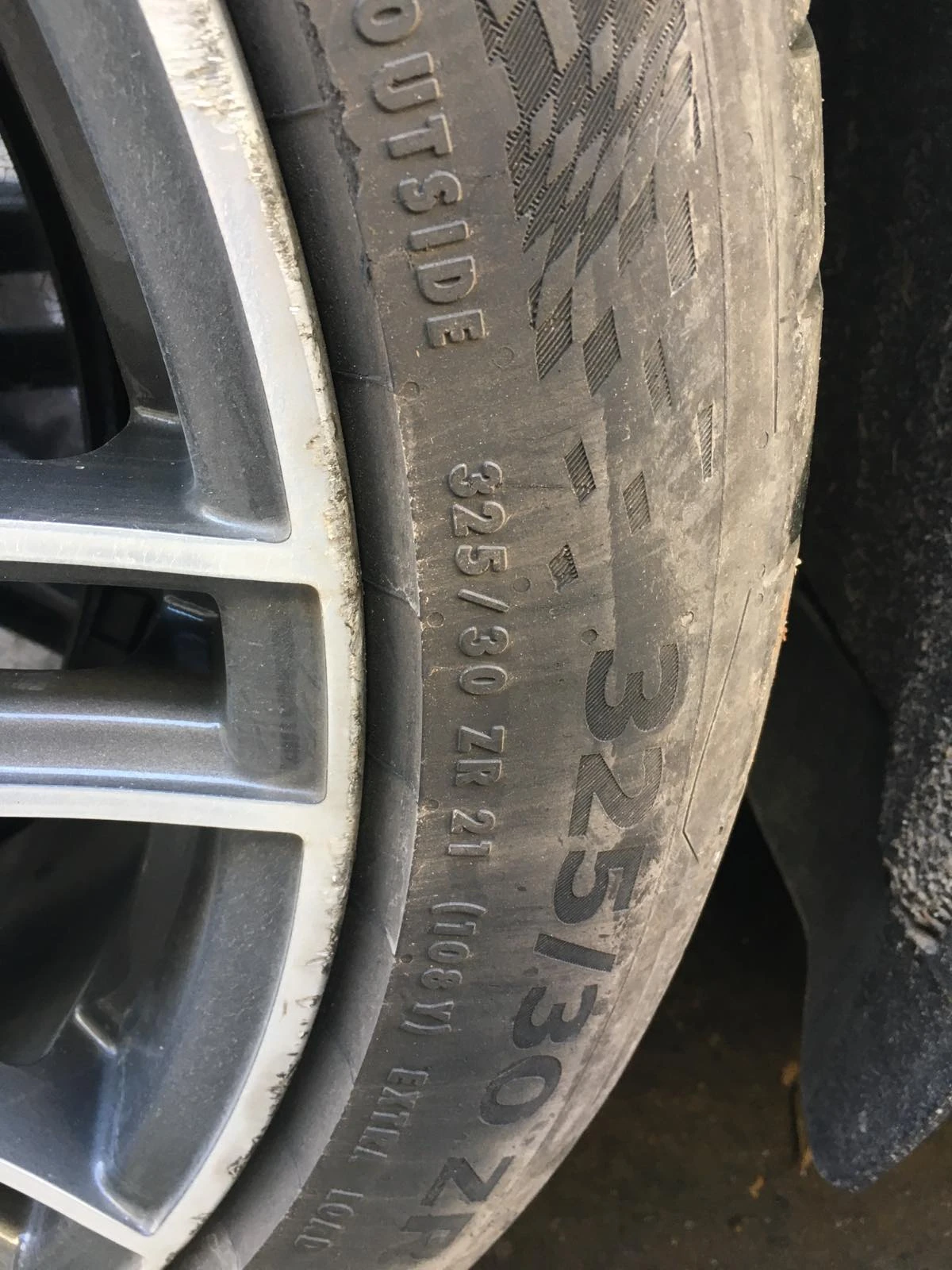 Гуми Летни 275/35R21, снимка 3 - Гуми и джанти - 54219607