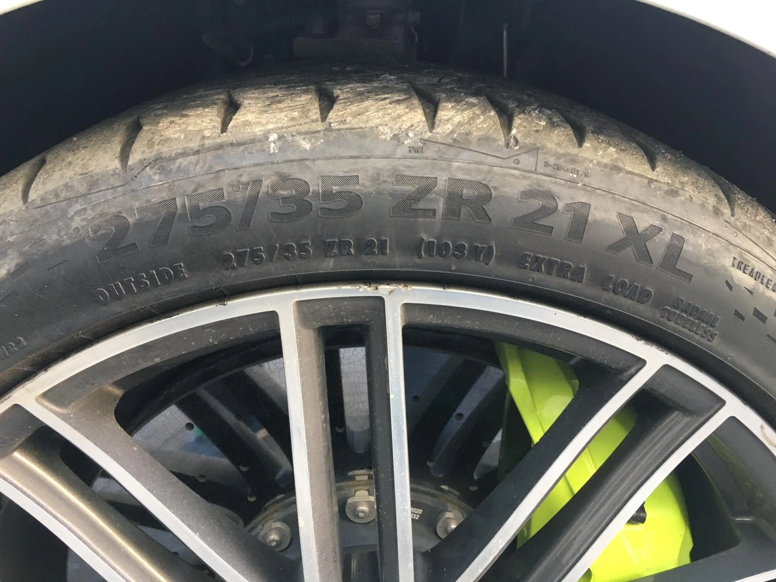 Гуми Летни 275/35R21, снимка 2 - Гуми и джанти - 54219607