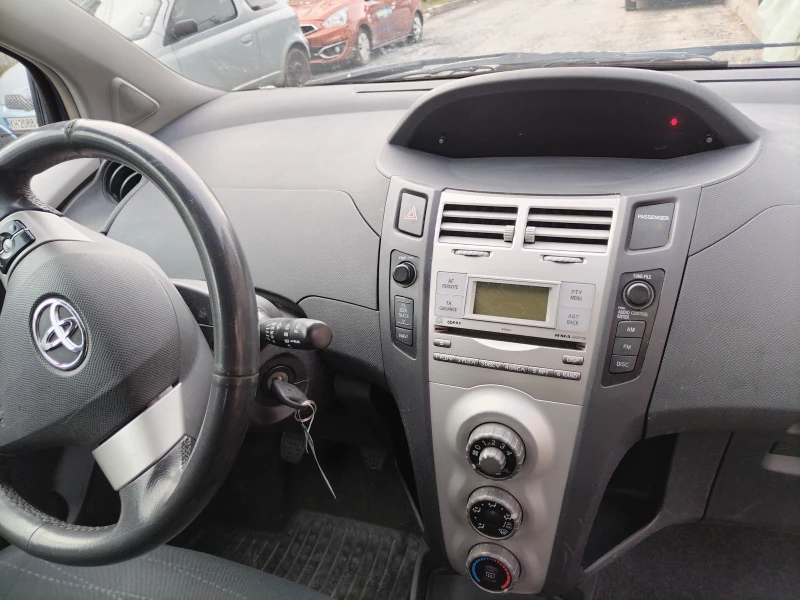 Toyota Yaris, снимка 8 - Автомобили и джипове - 48498768