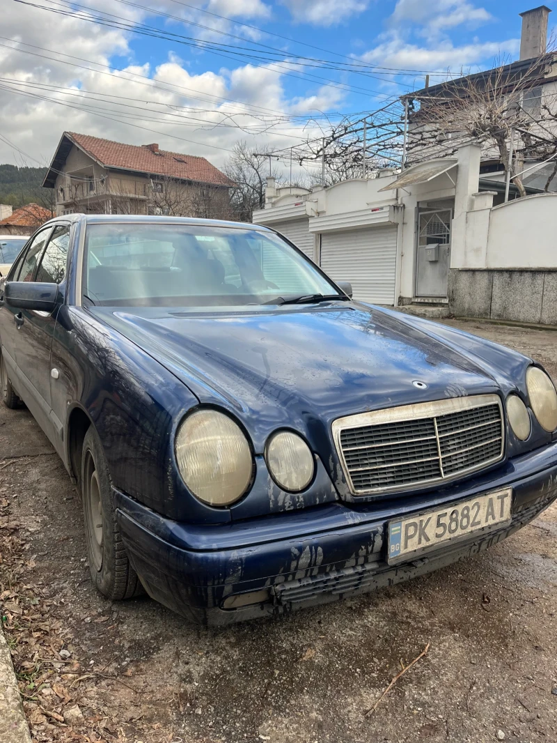 Mercedes-Benz E 220, снимка 2 - Автомобили и джипове - 48631004