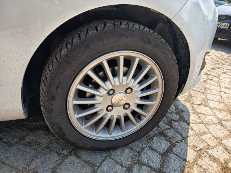 Ford Fiesta, снимка 10 - Автомобили и джипове - 52437220