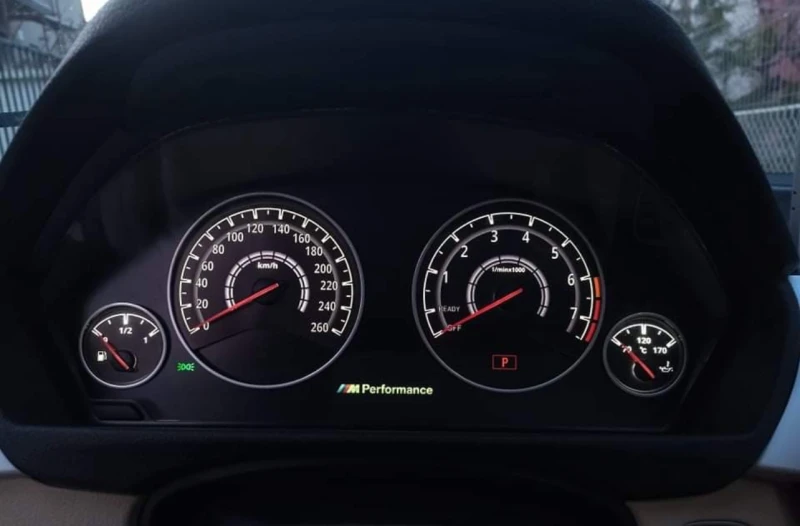 BMW 328 xDrive/камера/парктроник/waze/подгрев, снимка 16 - Автомобили и джипове - 52542048