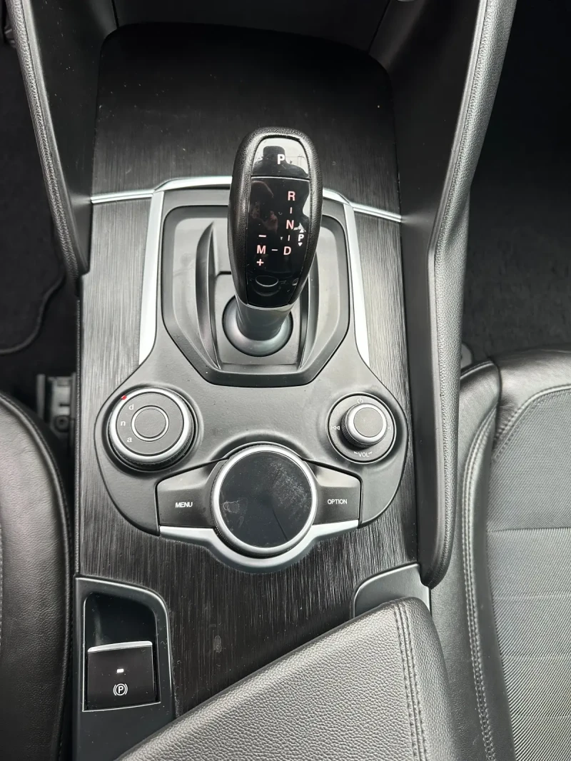 Alfa Romeo Giulia 2.2JTD-180k.s.-AUTOMAT-NAVi-LED-DIST-PDC-KAMERA-E6, снимка 13 - Автомобили и джипове - 52807841