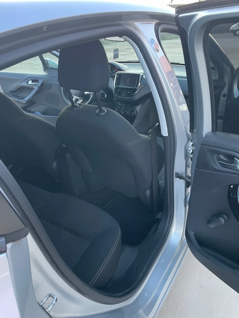 Peugeot 208 1.6 HDI NAVI KLIMA, снимка 13 - Автомобили и джипове - 53078888