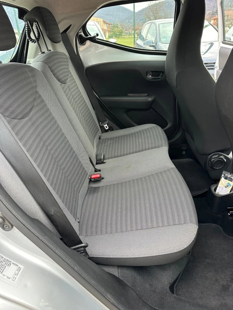 Toyota Aygo 1.0 VVT-i, снимка 13 - Автомобили и джипове - 53112981