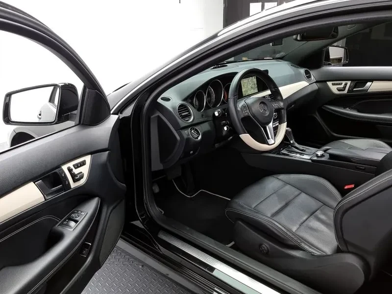 Mercedes-Benz C 220, снимка 10 - Автомобили и джипове - 52845420