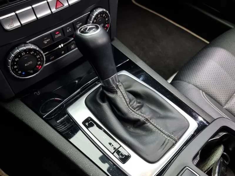Mercedes-Benz C 220, снимка 9 - Автомобили и джипове - 52845420
