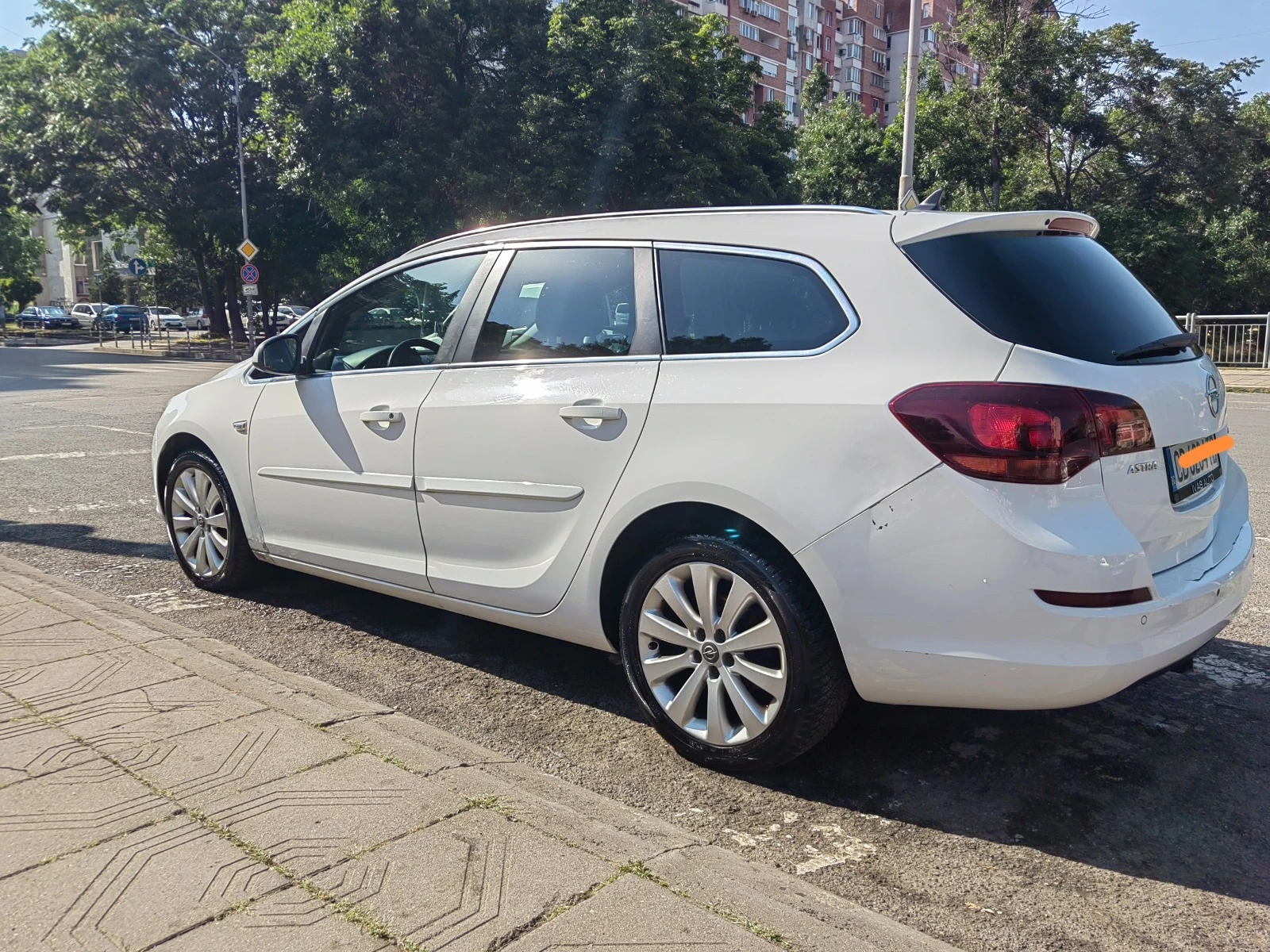 Opel Astra 1.3CDTI -J Sports Tourer - изображение 10