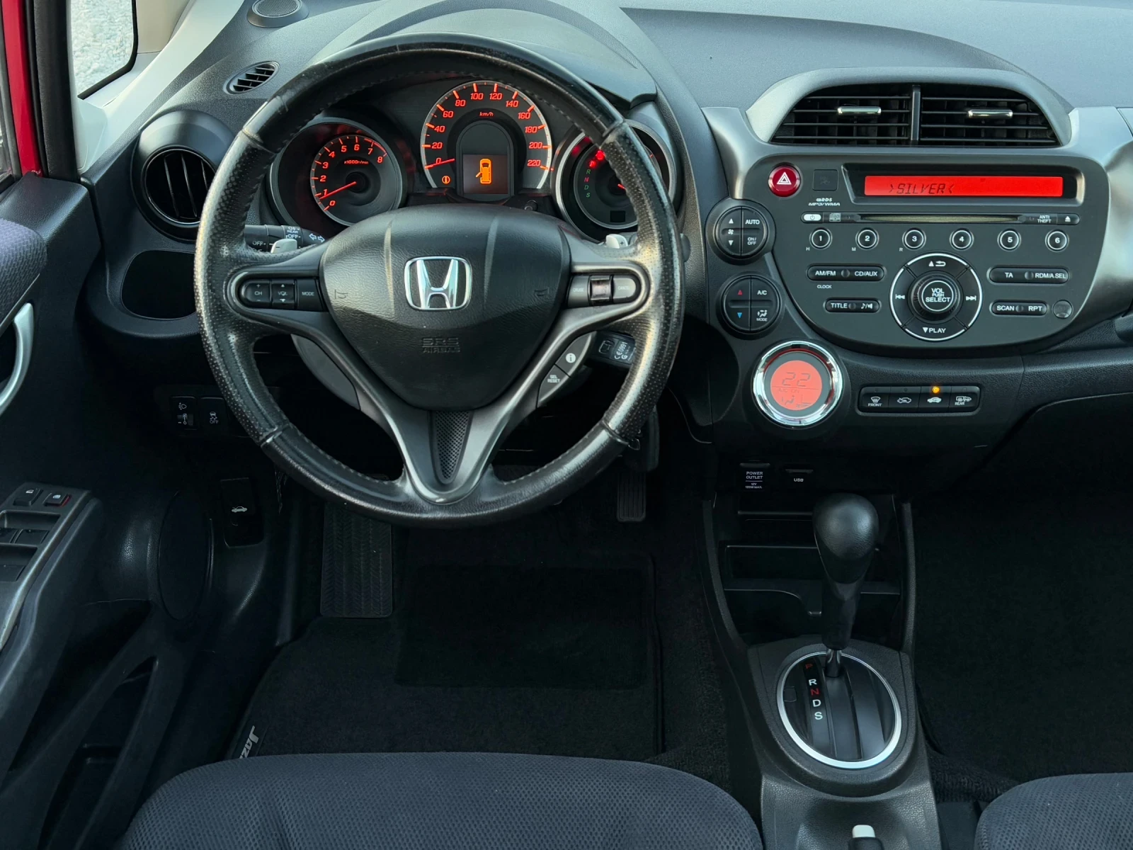 Honda Jazz 1.4i 99к.с * Панорама* * F-1* * Автоматик*  - изображение 10