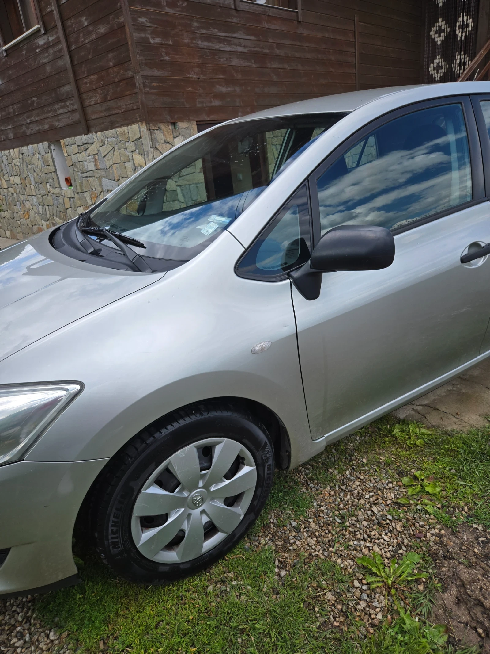 Toyota Auris  - изображение 3