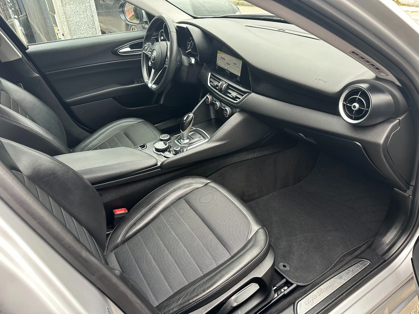 Alfa Romeo Giulia 2.2JTD-180k.s.-AUTOMAT-NAVi-LED-DIST-PDC-KAMERA-E6 | Mobile.bg � ����������� 8