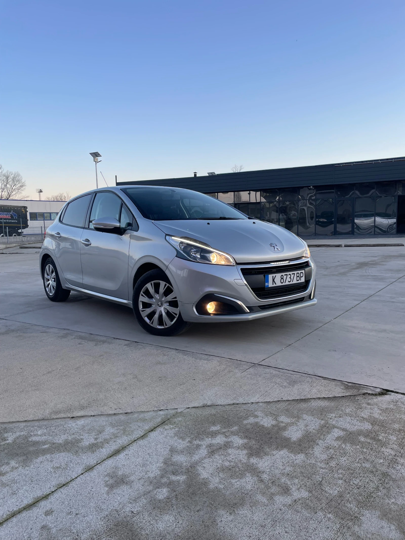 Peugeot 208 1.6 HDI NAVI KLIMA - изображение 2
