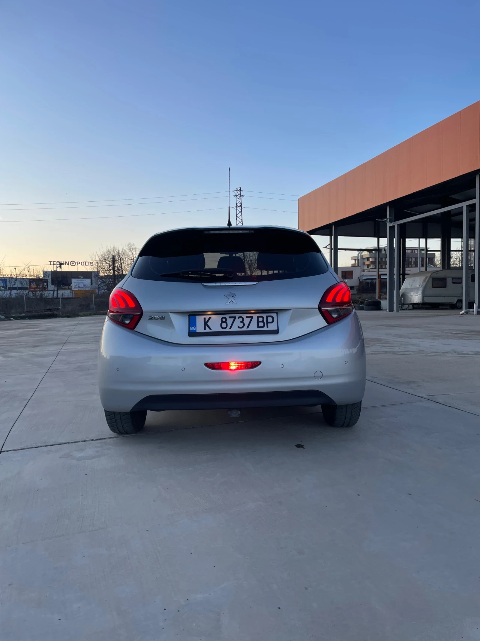 Peugeot 208 1.6 HDI NAVI KLIMA - изображение 9