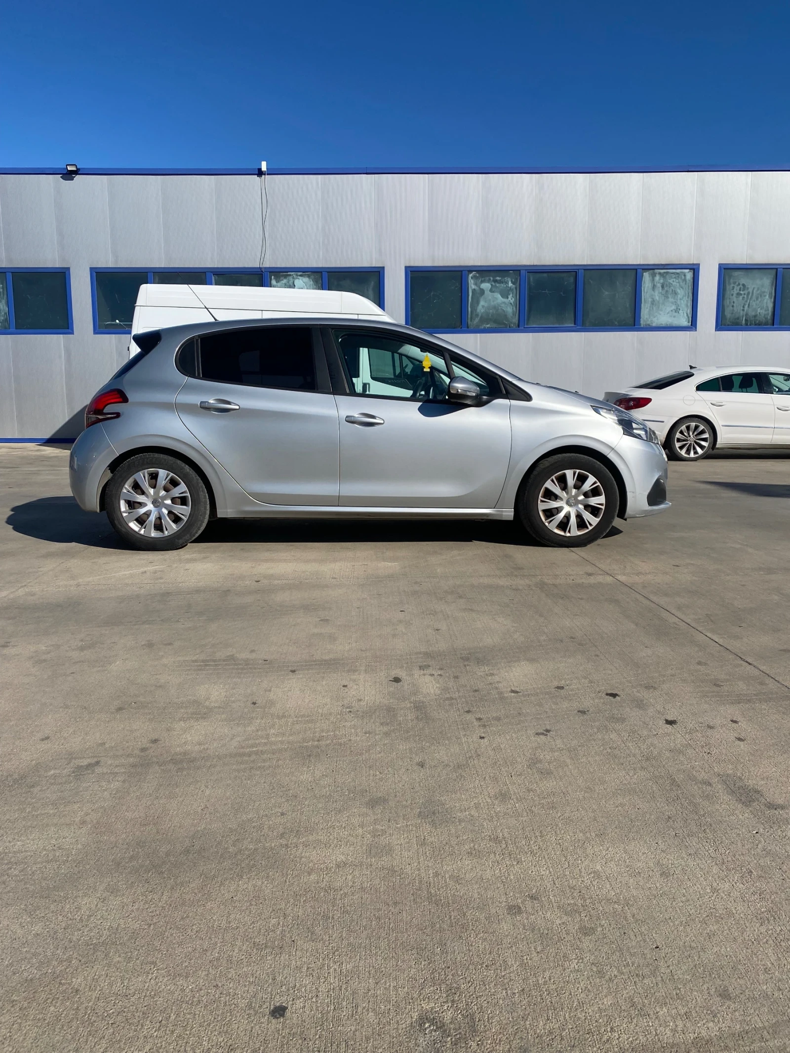 Peugeot 208 1.6 HDI NAVI KLIMA - изображение 6