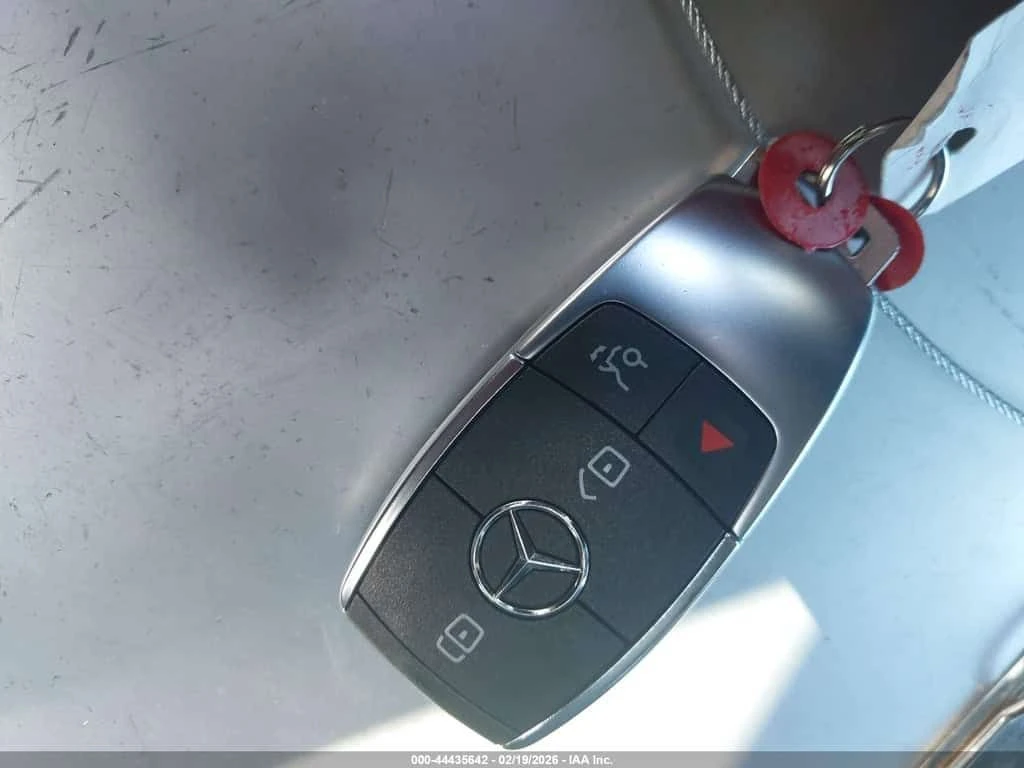 Mercedes-Benz EQB 350/4MATIC/CARFAX/ПАНО/ПОДГРЕВ/ПАМЕТ/, снимка 13 - Автомобили и джипове - 53939497