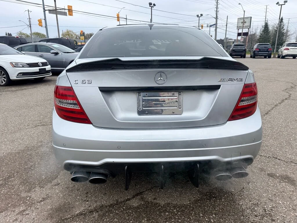 Mercedes-Benz C 63 AMG Sedan, снимка 10 - Автомобили и джипове - 54577533