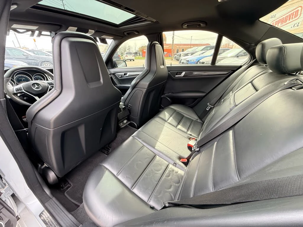 Mercedes-Benz C 63 AMG Sedan, снимка 17 - Автомобили и джипове - 54577533