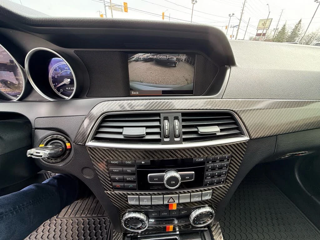 Mercedes-Benz C 63 AMG Sedan, снимка 16 - Автомобили и джипове - 54577533
