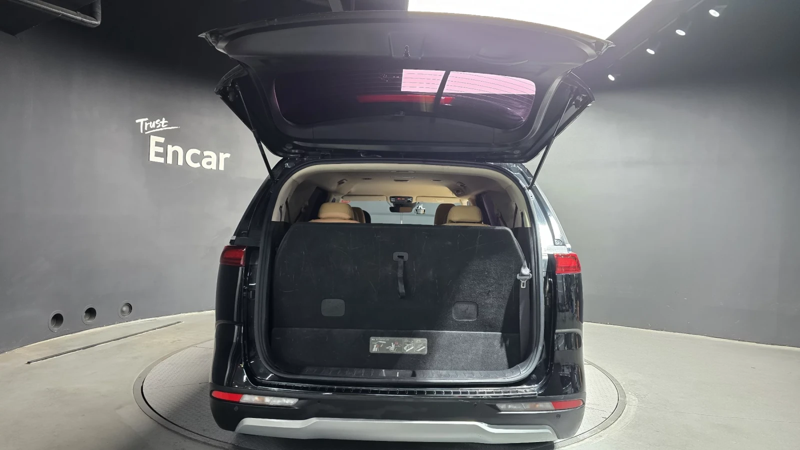 Kia Carnival 9-Seater Prestige, снимка 12 - Автомобили и джипове - 54649645