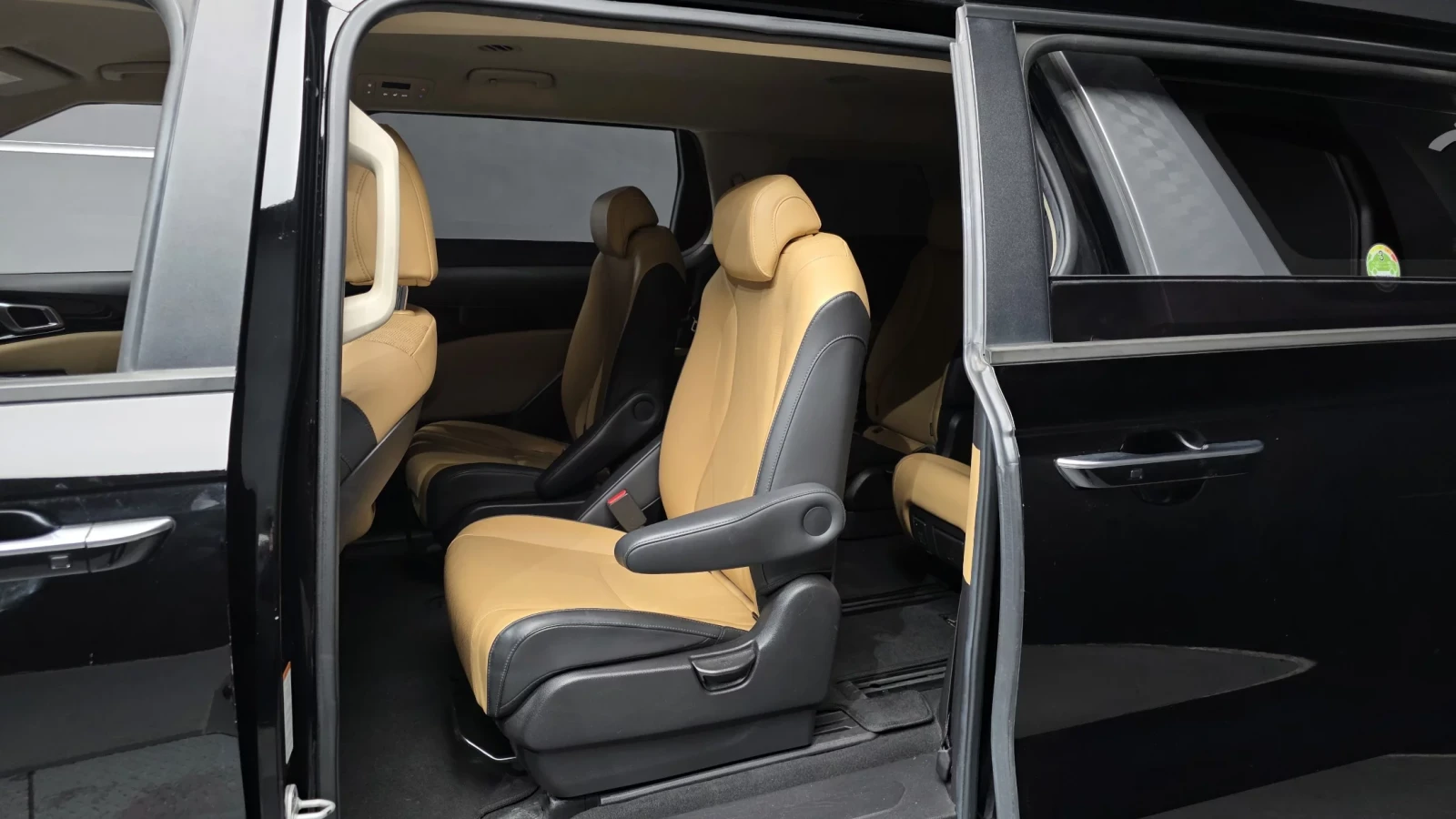 Kia Carnival 9-Seater Prestige, снимка 8 - Автомобили и джипове - 54649645