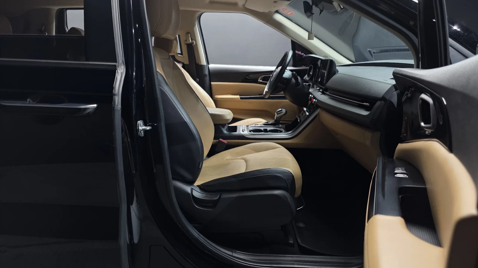 Kia Carnival 9-Seater Prestige, снимка 5 - Автомобили и джипове - 54649645