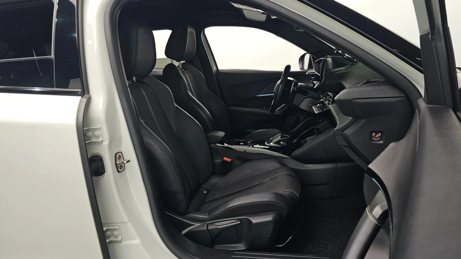 Peugeot 2008 1.5 BlueHDi GT | DISTRONIC | LED | GT PACK | Mobile.bg � ����������� 15