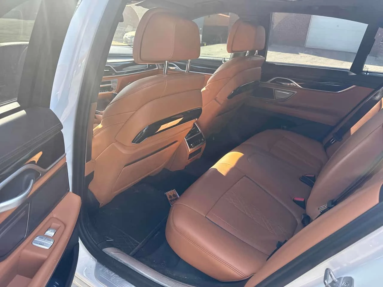 BMW 750 xDrive / 360 / DIS / HUD / Harman Kardon , снимка 10 - Автомобили и джипове - 55590971