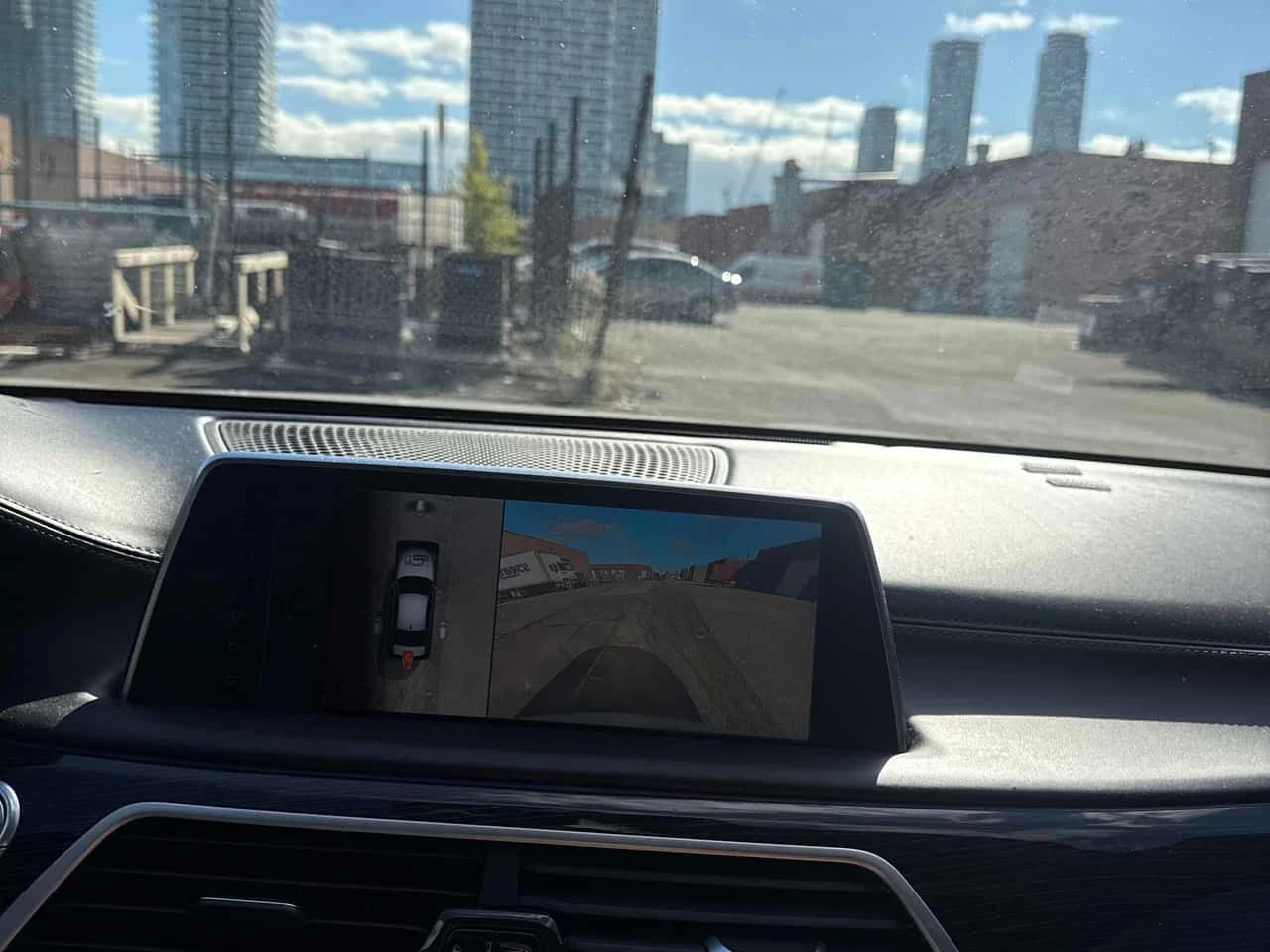 BMW 750 xDrive / 360 / DIS / HUD / Harman Kardon , снимка 13 - Автомобили и джипове - 55590971