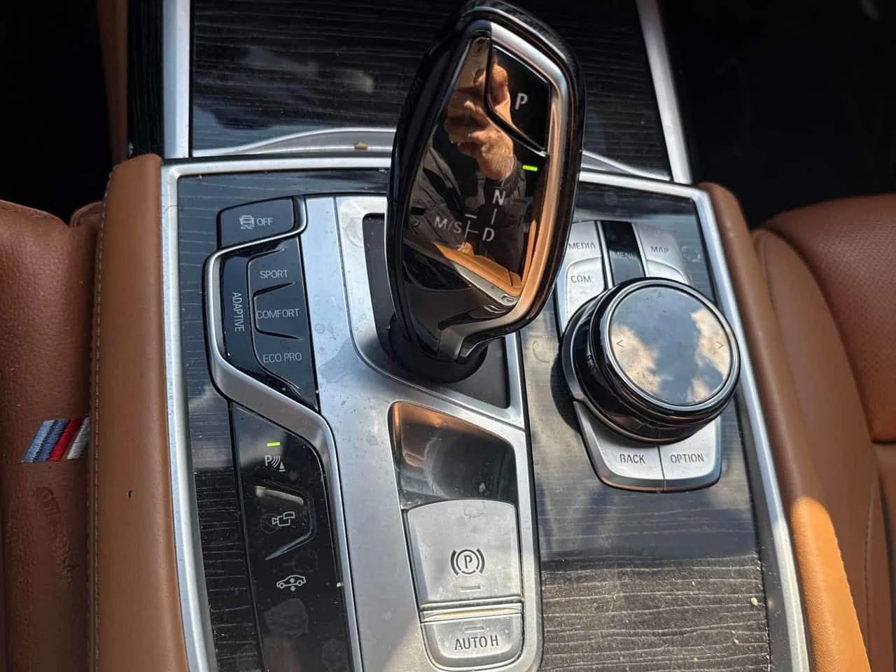 BMW 750 xDrive / 360 / DIS / HUD / Harman Kardon , снимка 14 - Автомобили и джипове - 55590971
