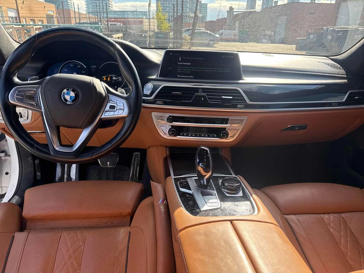 BMW 750 xDrive / 360 / DIS / HUD / Harman Kardon , снимка 9 - Автомобили и джипове - 55590971