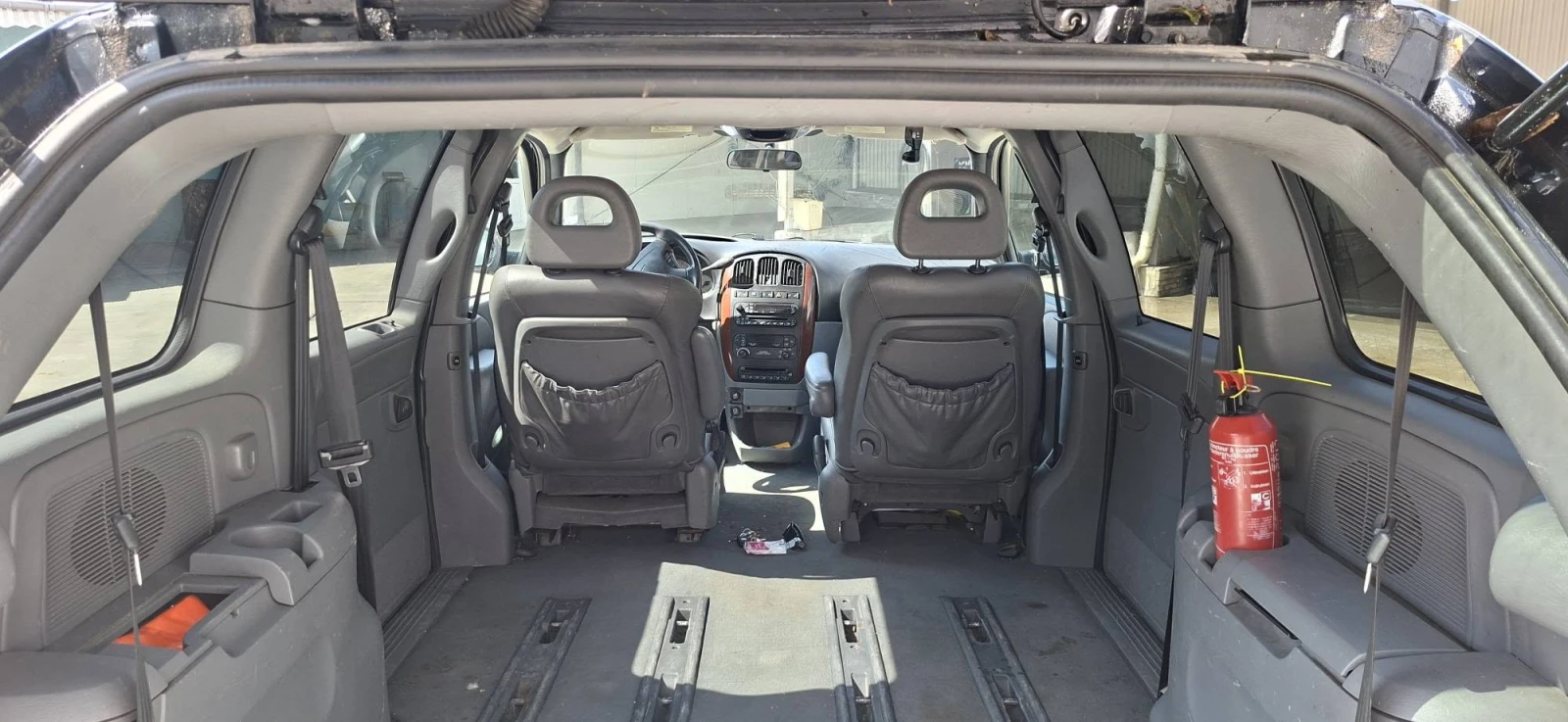 Chrysler Voyager 2.6, снимка 3 - Автомобили и джипове - 56299787
