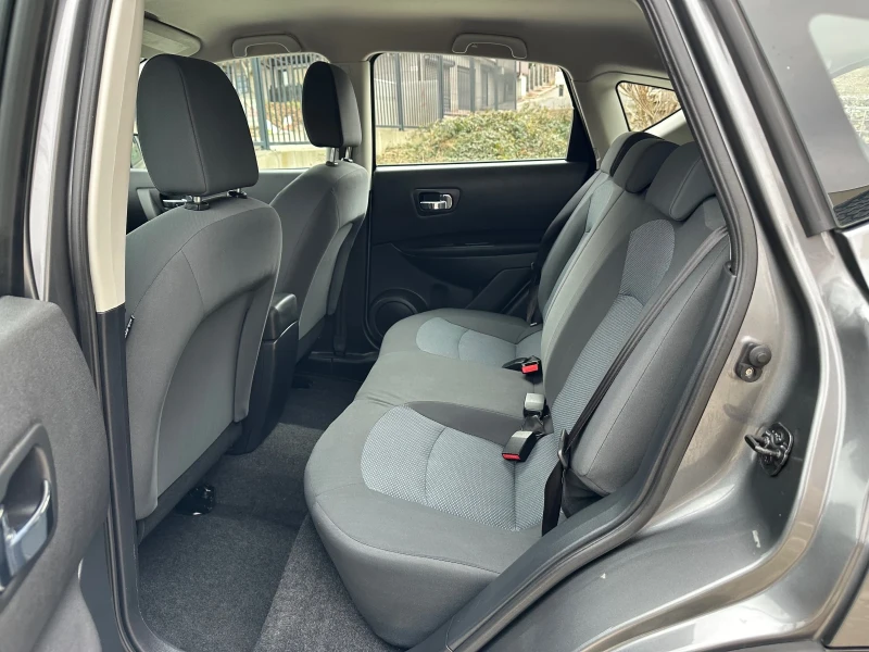 Nissan Qashqai 1.5dci, снимка 11 - Автомобили и джипове - 50890303