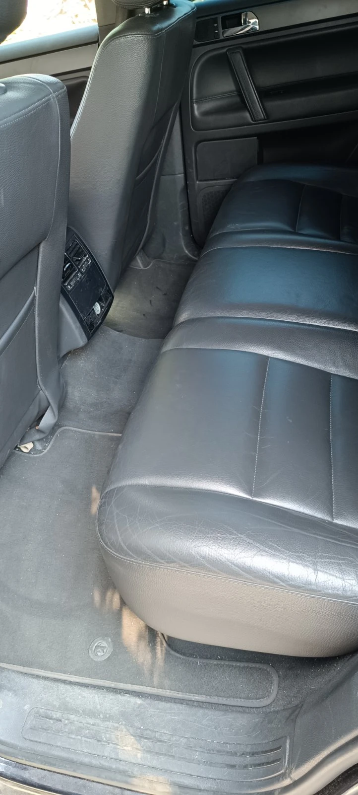 VW Touareg, снимка 8 - Автомобили и джипове - 55589237