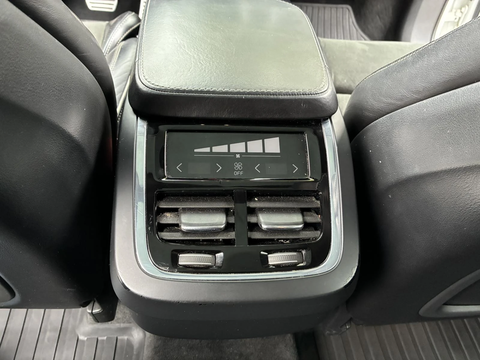 Volvo Xc90 R-DISIGN  T6 - изображение 10