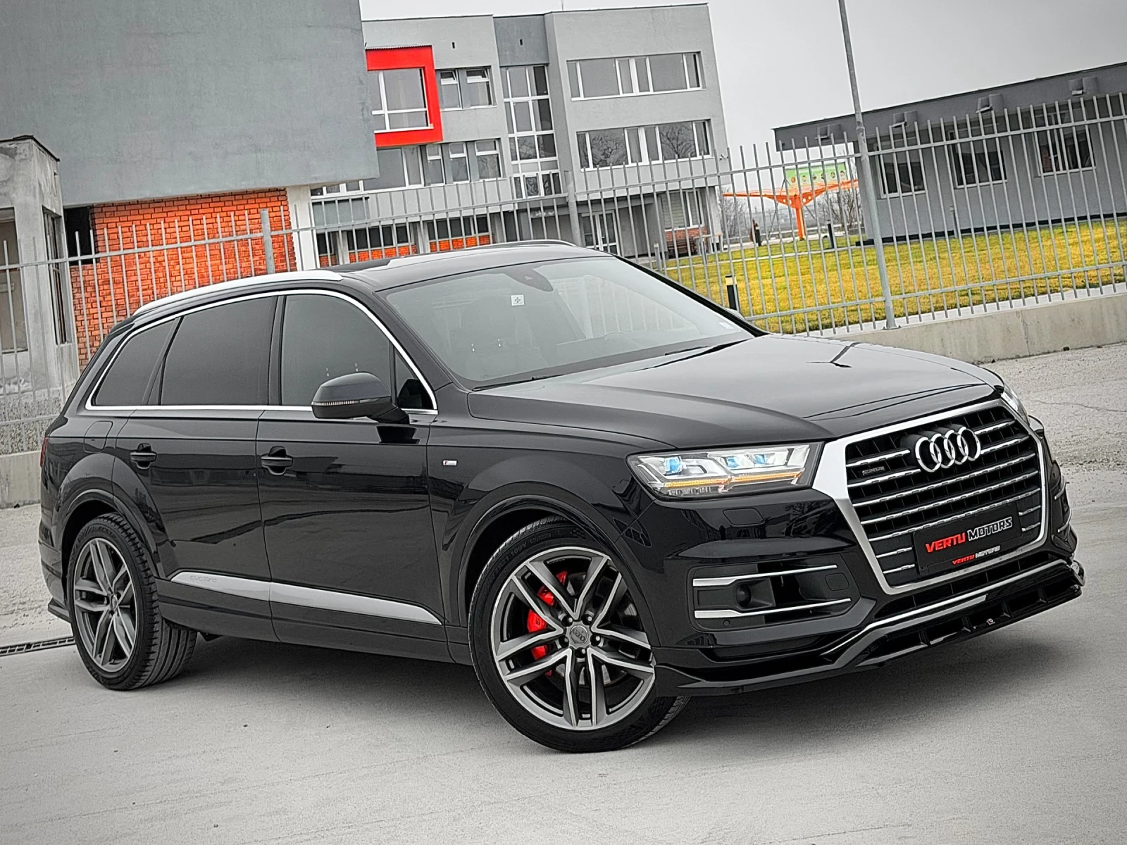 Audi Q7 3.0TDI/ 6+ 1/ PANO/ 3xTV/ 3xS-Line/ FULL LED