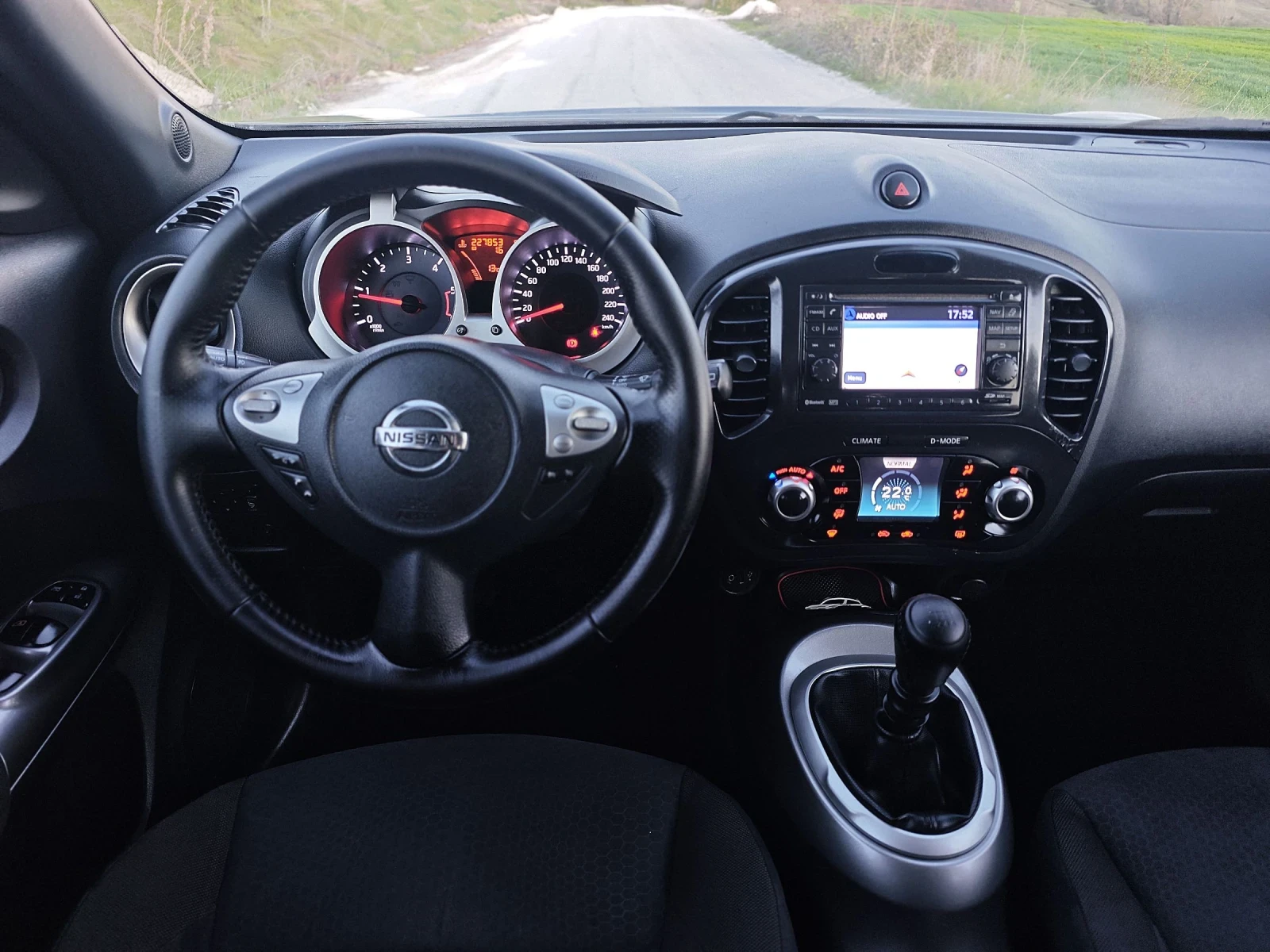 Nissan Qashqai * TECHNA* 2013г.* Нави* Камера* FULL* , снимка 11 - Автомобили и джипове - 54140492