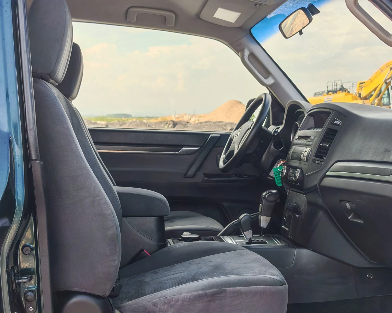 Mitsubishi Pajero 3.2 ДИЗЕЛ 170 К.С.4Х4 БЕЗ РЪЖДА! УНИКАЛНО СЪСТОЯНИ, снимка 10 - Автомобили и джипове - 55149612