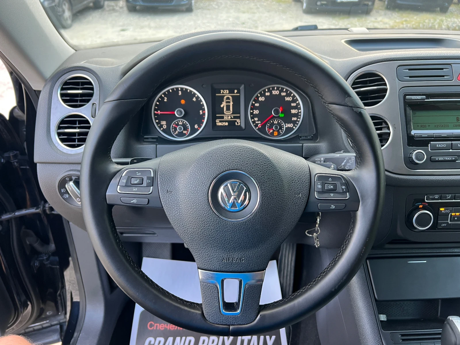 VW Tiguan 2.0TDI-140к.с./4х4/ Автомат/ Панорама/EURO 5, снимка 14 - Автомобили и джипове - 55562375